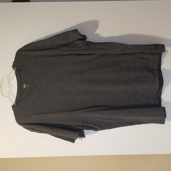 Men's bundle of four shirts 3 gray & 1 red v-neck size XL. - Picture 5 of 7